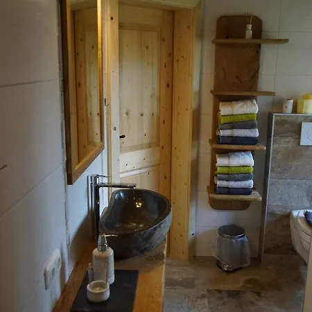 בית חווה Bioferienhof Brueckler *