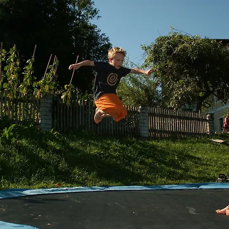 בית חווה Bioferienhof Brueckler *